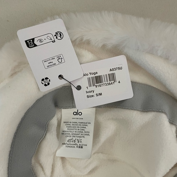 Alo NWT Faux Fur Bucket Hat Ivory Size S M - Picture 9 of 11